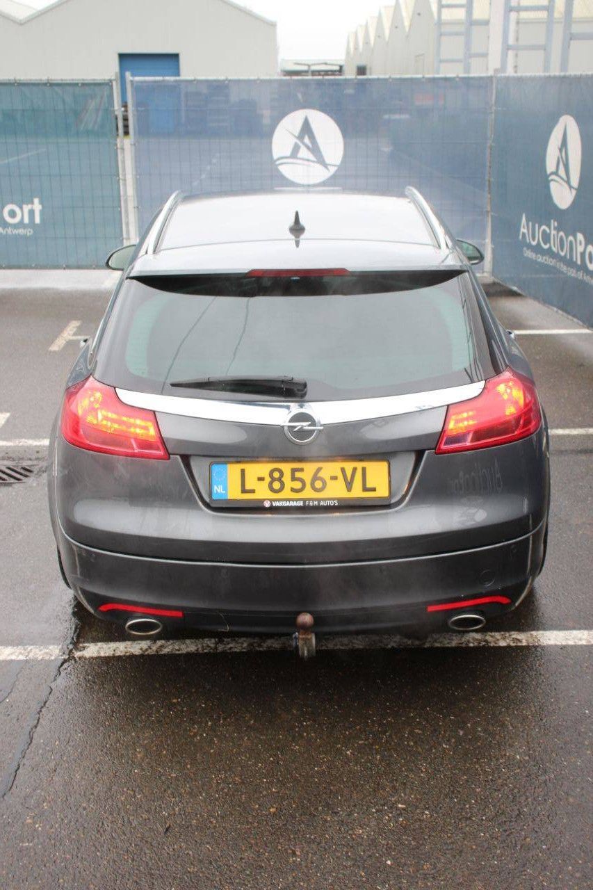 Opel Insignia Sports Tourer Kombi, Benzin, 260 PS, Baujahr 2010
