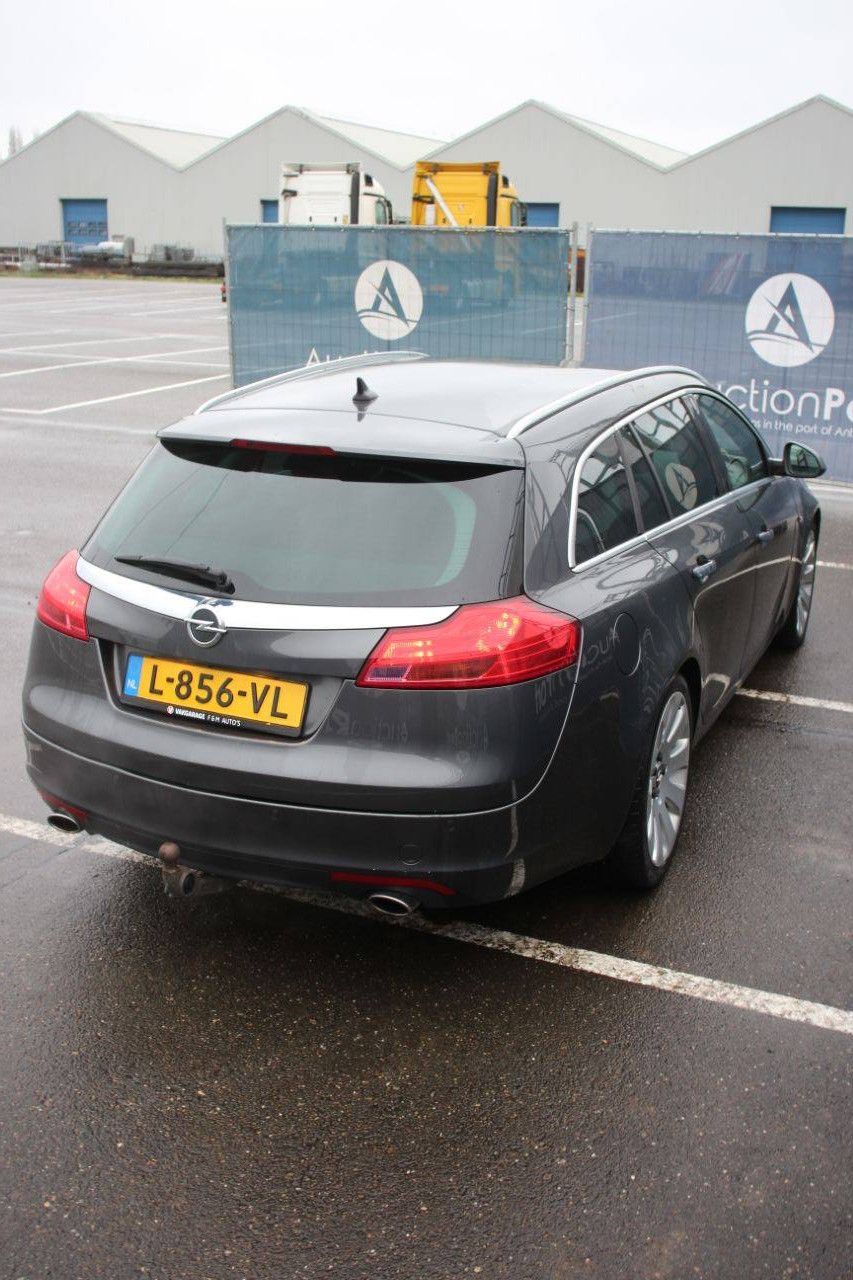 Opel Insignia Sports Tourer Kombi, Benzin, 260 PS, Baujahr 2010