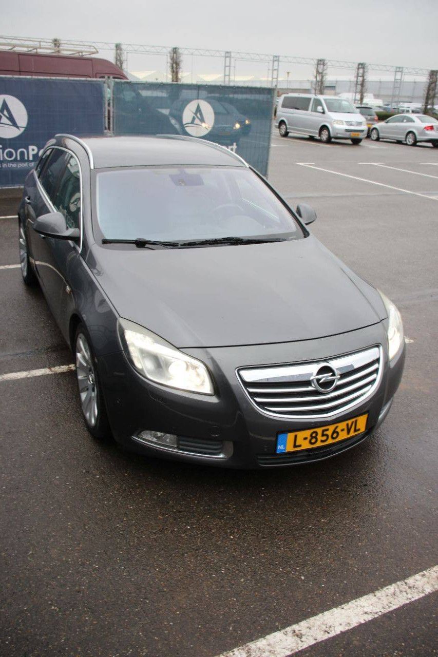 Opel Insignia Sports Tourer Kombi, Benzin, 260 PS, Baujahr 2010