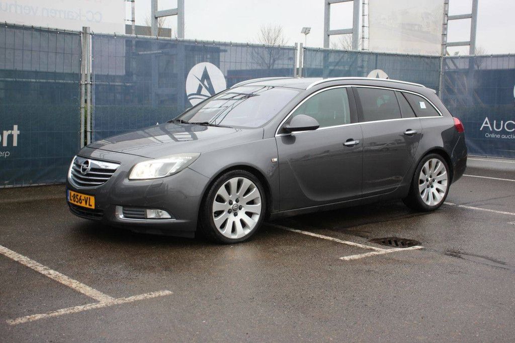 Opel Insignia Sports Tourer Kombi, Benzin, 260 PS, Baujahr 2010