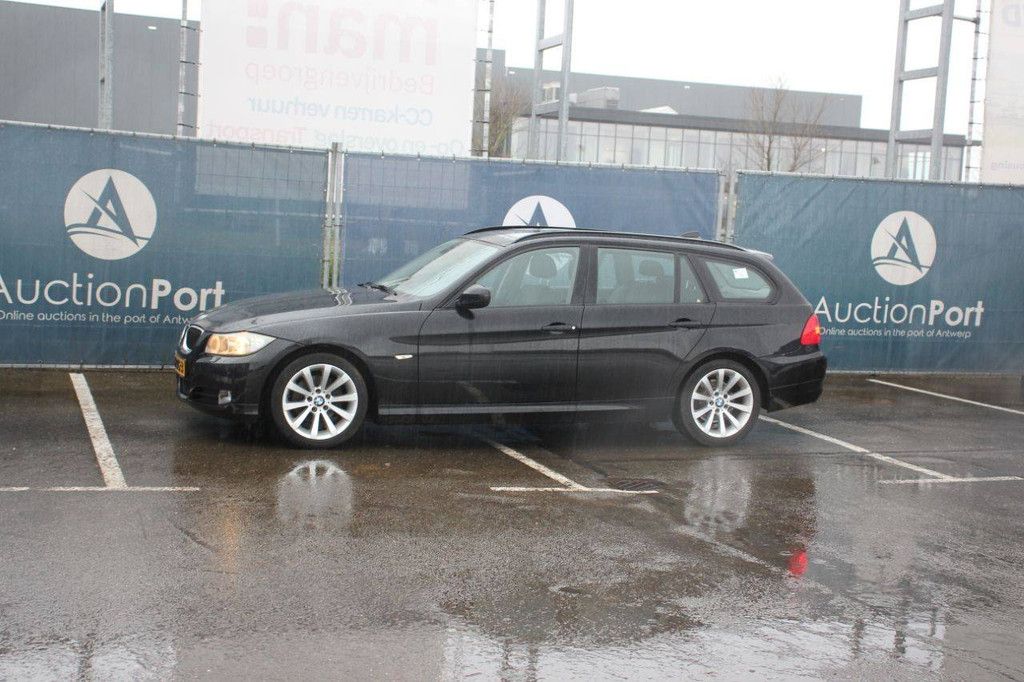 BMW 318i Kombi, Benzin, 136 PS, Baujahr 2011