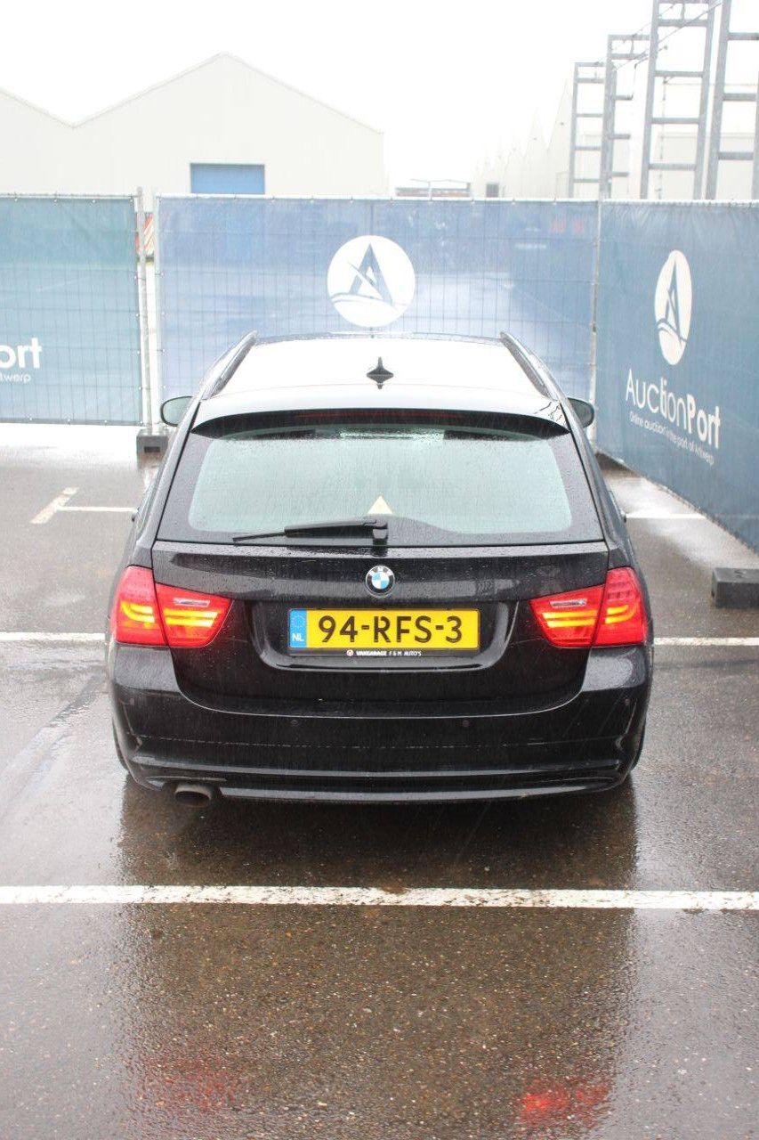 BMW 318i Kombi, Benzin, 136 PS, Baujahr 2011