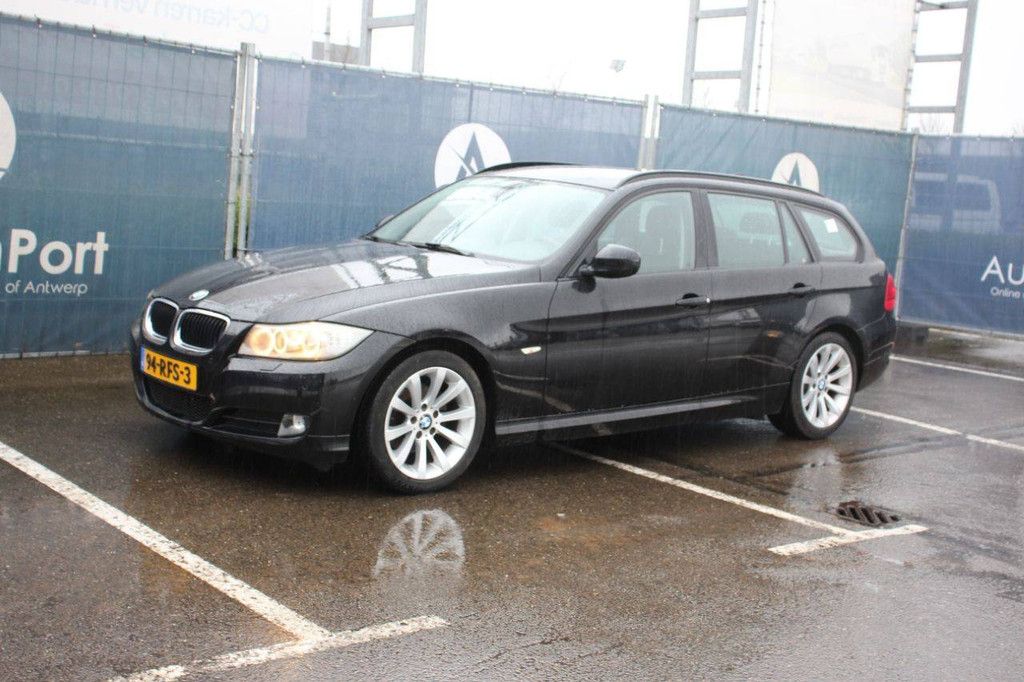 BMW 318i Kombi, Benzin, 136 PS, Baujahr 2011