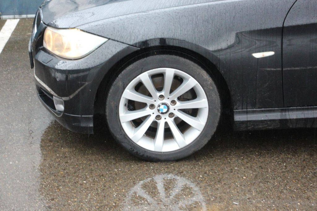 BMW 318i Kombi, Benzin, 136 PS, Baujahr 2011