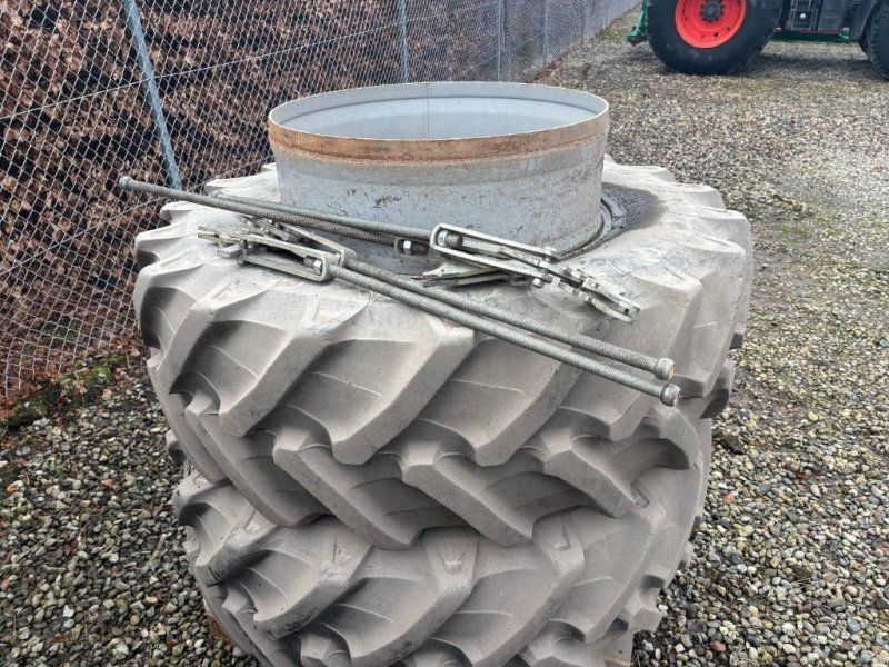 Tvillinghjul 480/70R30 Pirelli Med Låse
