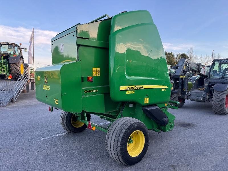 John Deere 864
