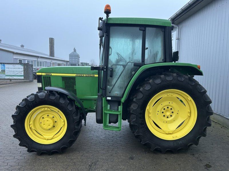John Deere 6110