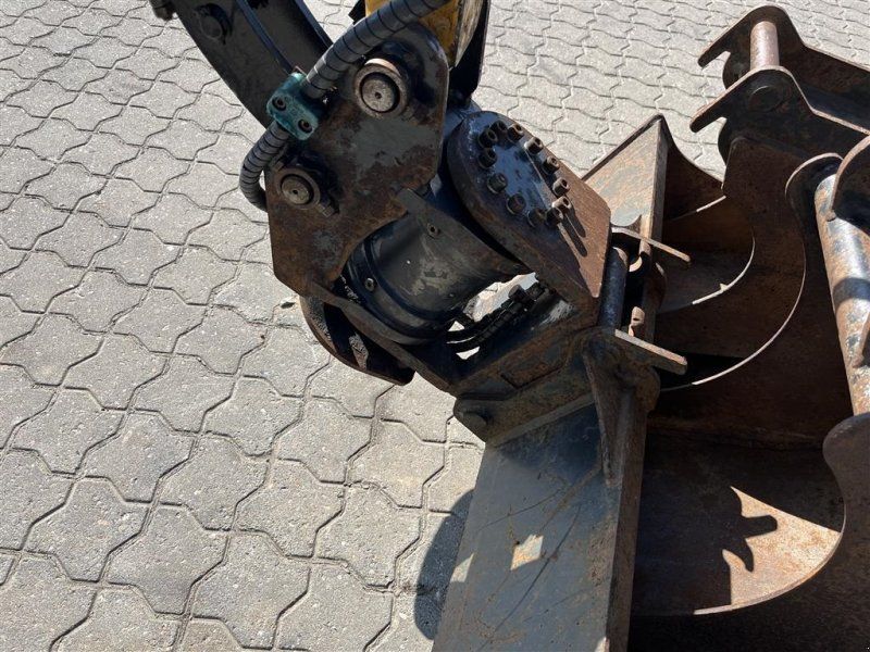 SY18C Powertilt og 3 skovle