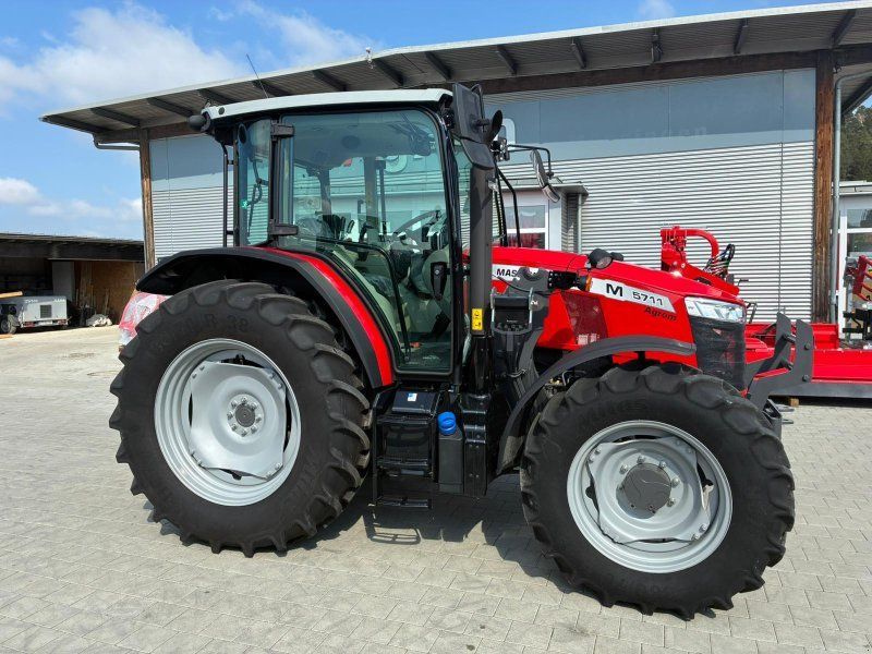 Massey Ferguson 5711 M