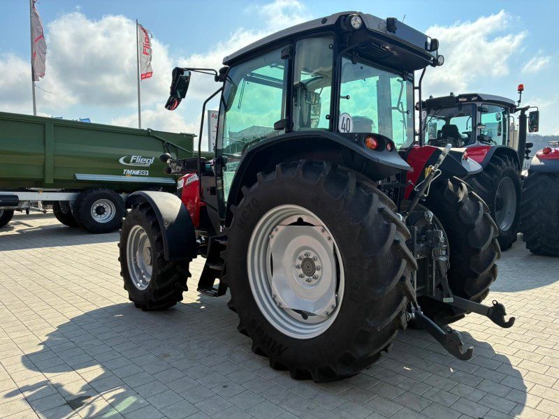 Massey Ferguson 5711 M