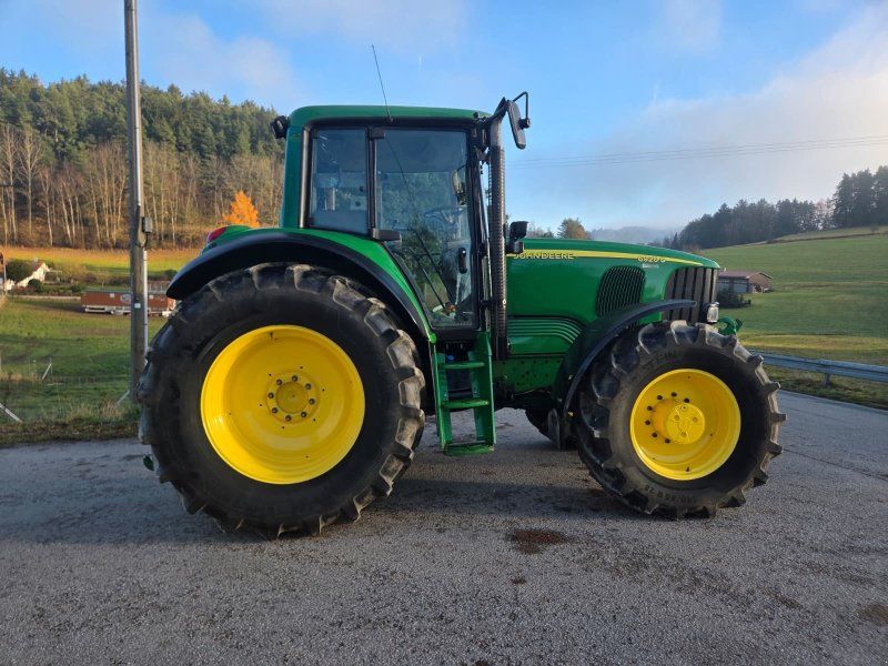 John Deere 6920