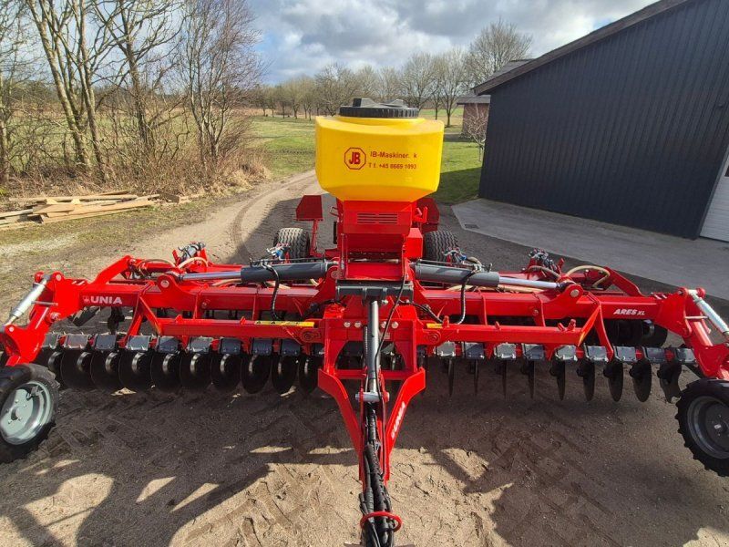 Unia Ares XL H 6 med APV PS 200 frøkasse. Met velholdt!