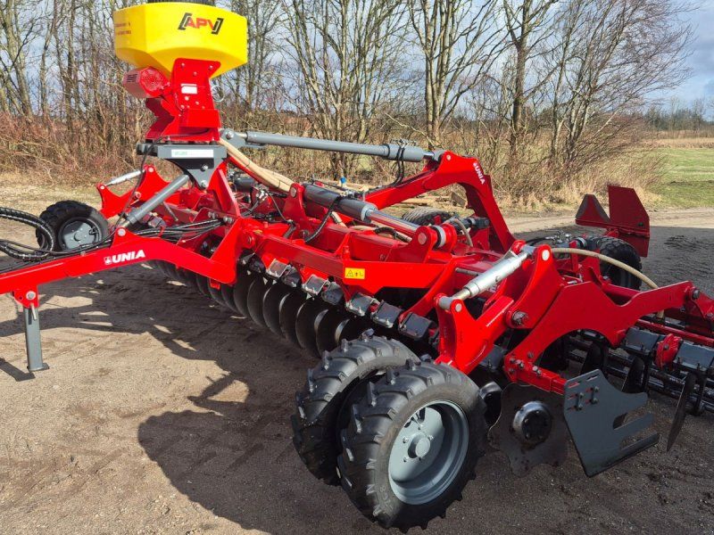 Unia Ares XL H 6 med APV PS 200 frøkasse. Met velholdt!