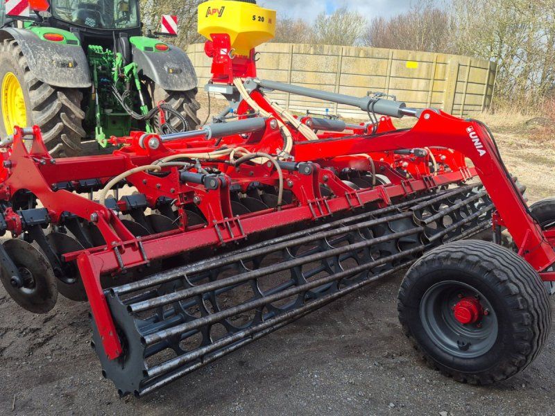 Unia Ares XL H 6 med APV PS 200 frøkasse. Met velholdt!