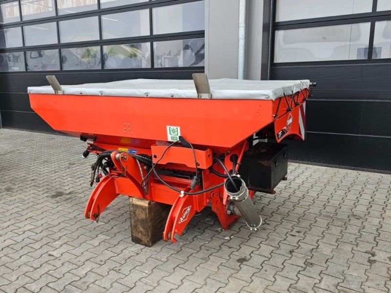 Kuhn Maxima 3 TIL E mit Fronttank