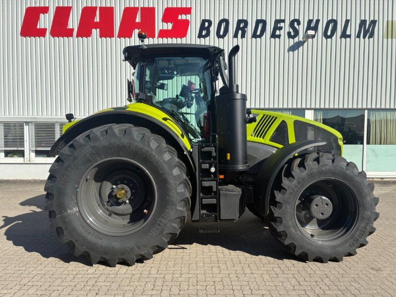 Claas AXION 930 CMATIC Night Edition