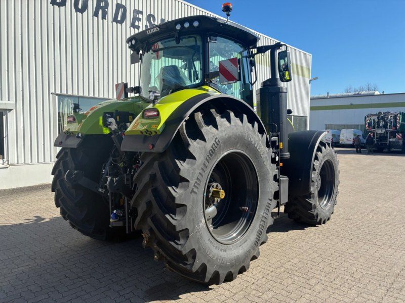 Claas AXION 930 CMATIC Night Edition