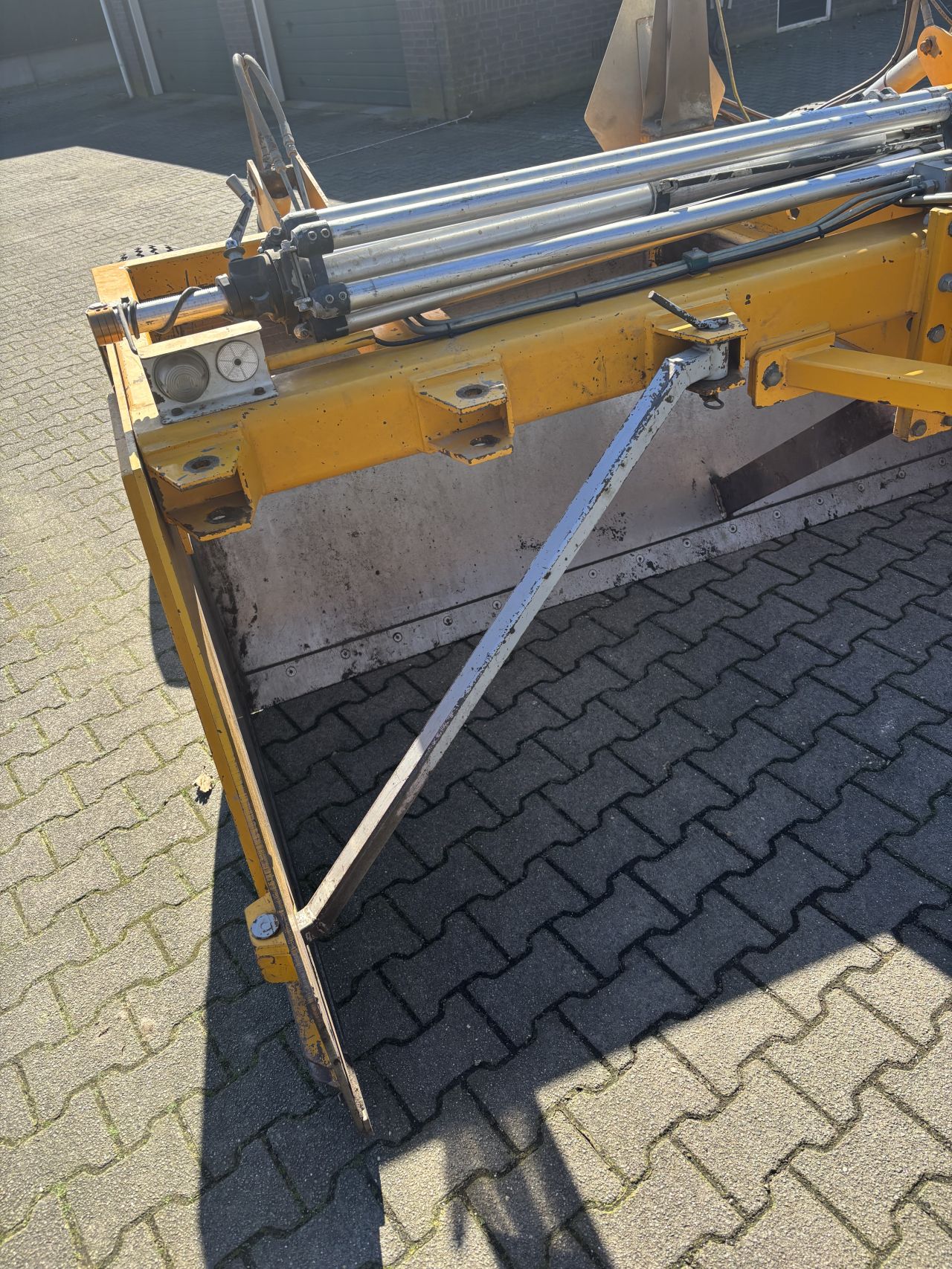 Bos 5004 kilverbak met deuren en laserapparatuur