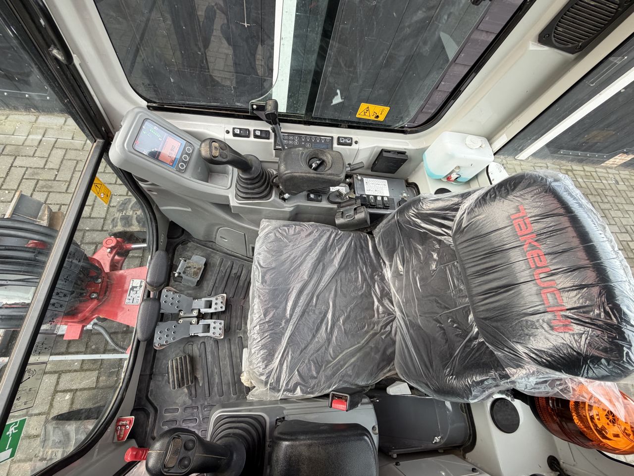 Takeuchi TB225 extra met 460 uur!!