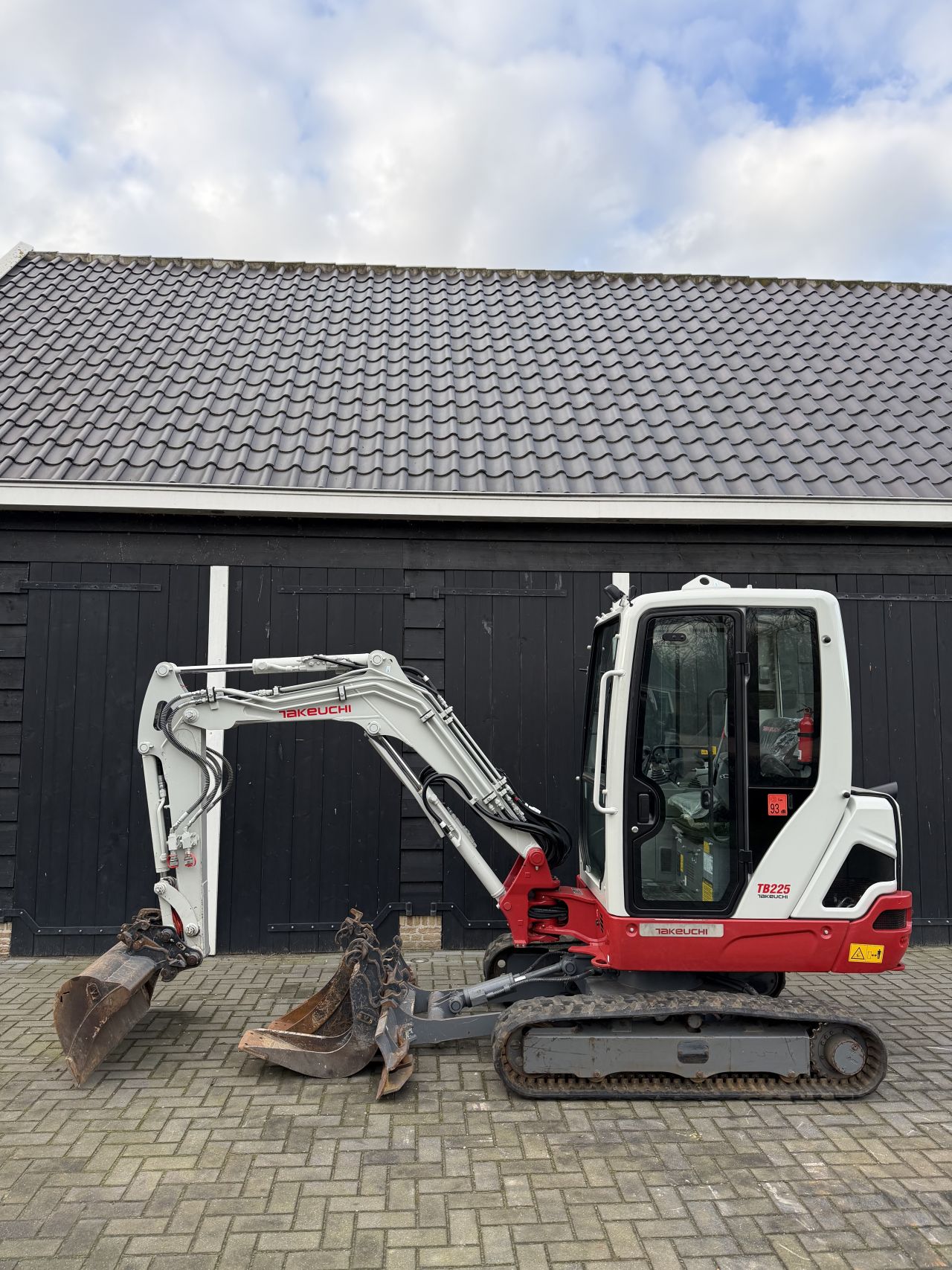 Takeuchi TB225 extra met 460 uur!!