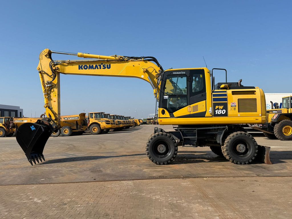 Komatsu PW180-11