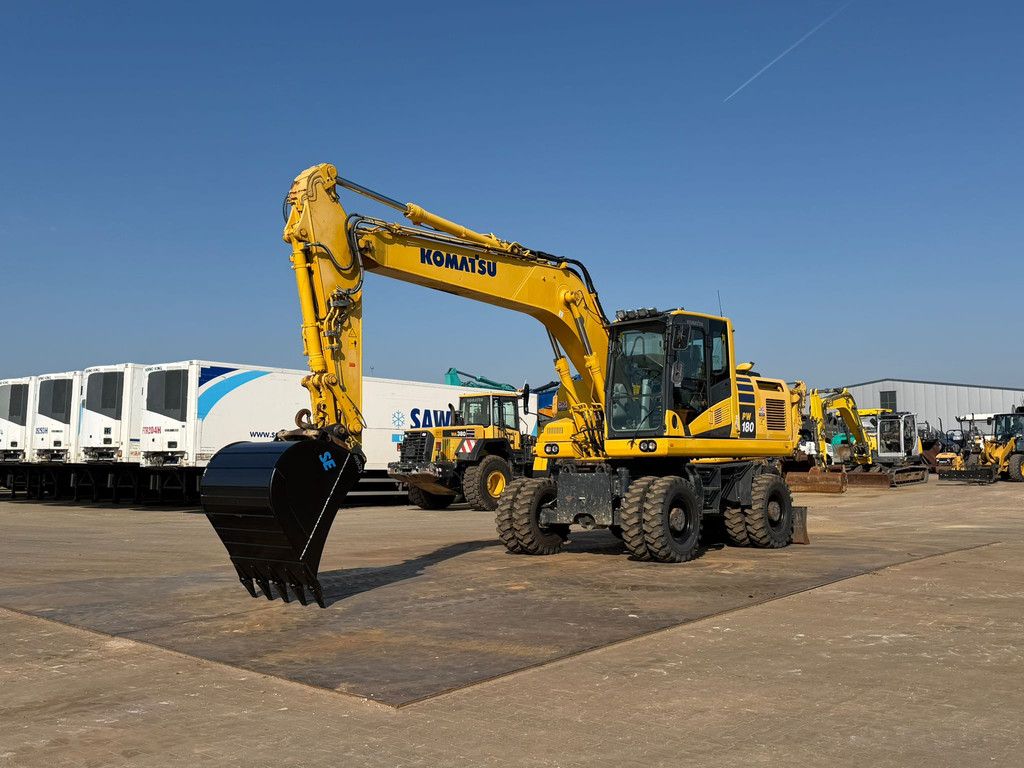 Komatsu PW180-11