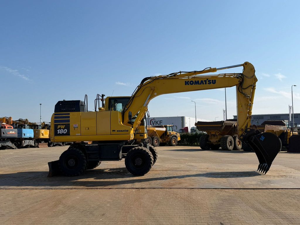 Komatsu PW180-11