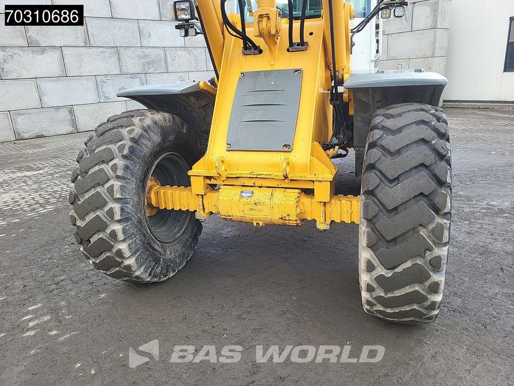 Liebherr L514 Forks + Bucket