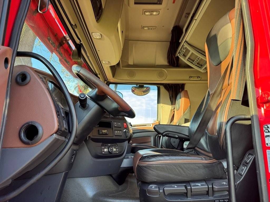 Machine transporter DAF XF530 6x2 Diesel 2019