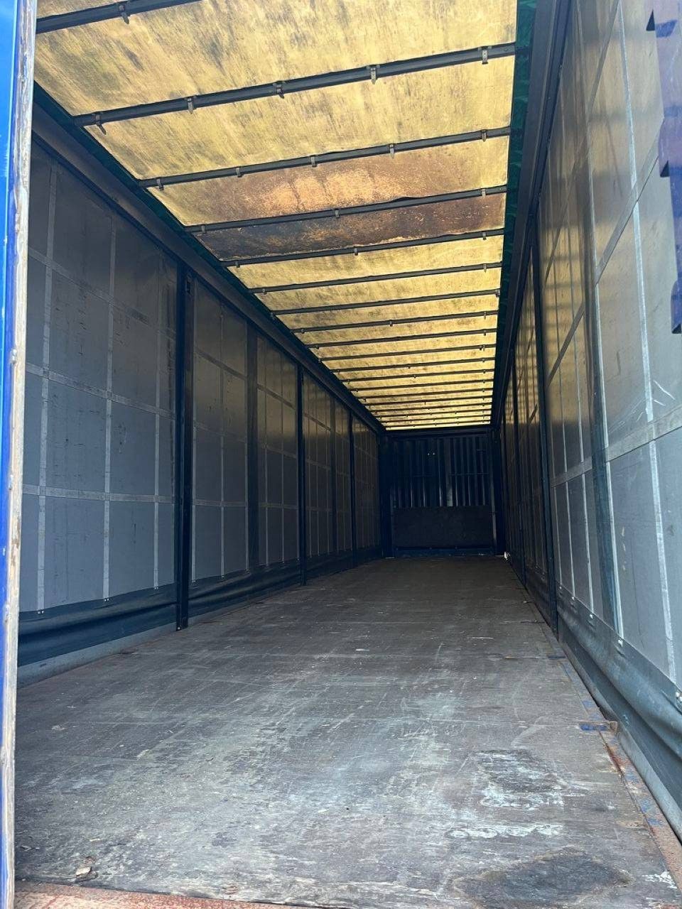 Krone SD 2008 curtain-sided semi-trailer