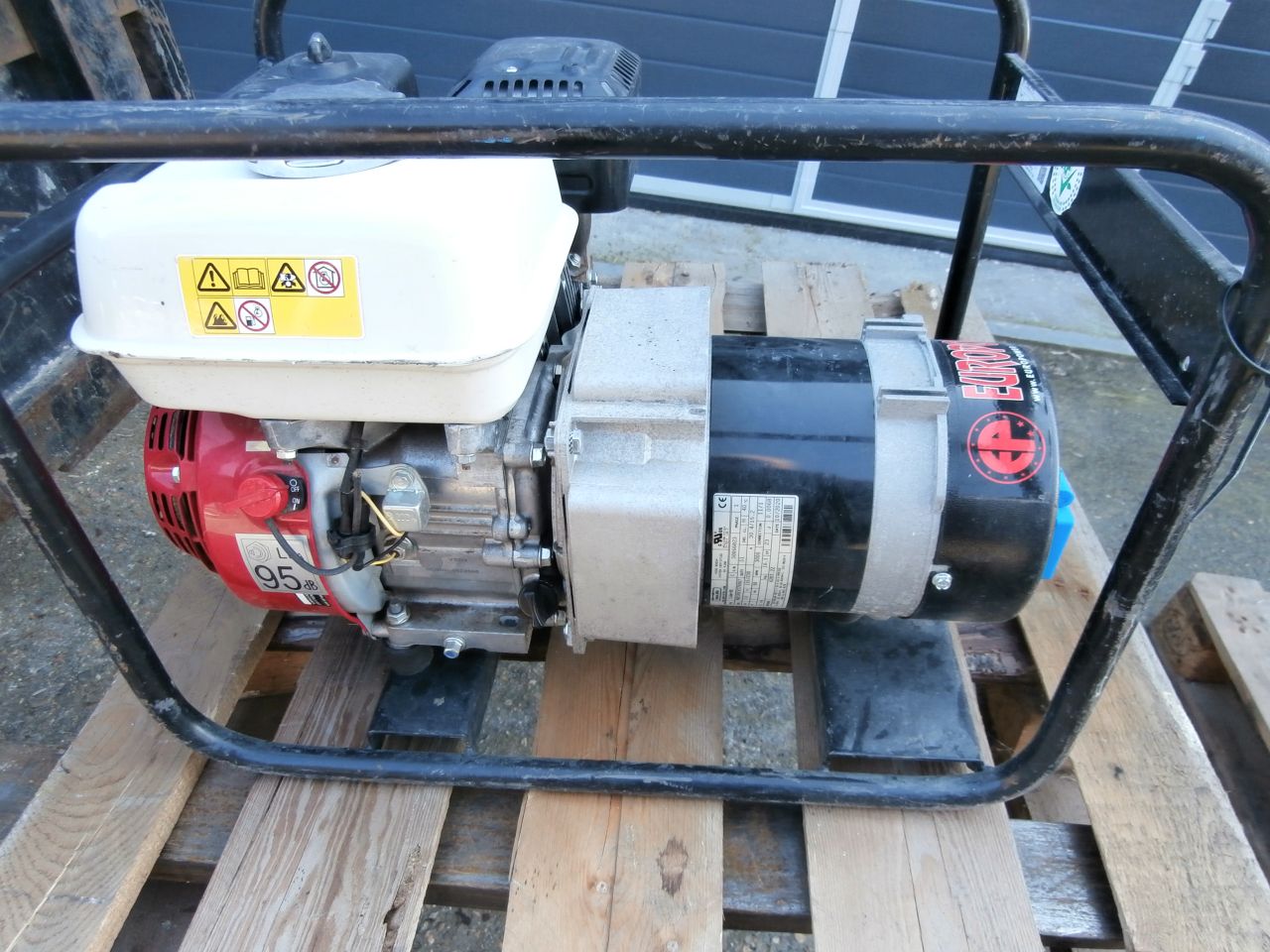 4 stuks aggregaten 2x diesel 4,2 Kva 2x benzine waarvan 1 zgan