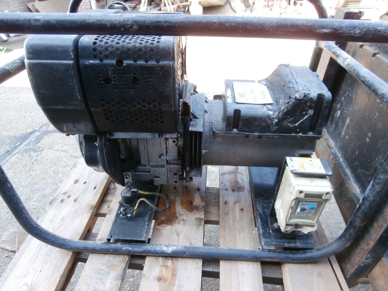 4 stuks aggregaten 2x diesel 4,2 Kva 2x benzine waarvan 1 zgan