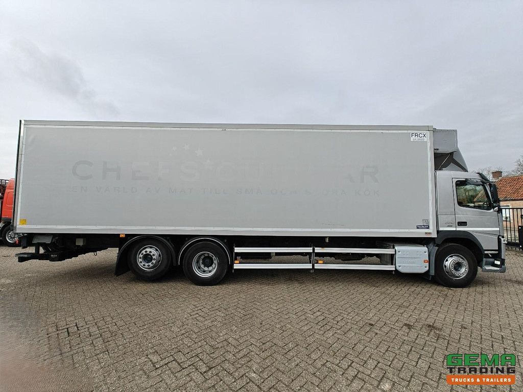Volvo FM 330 6x2/4 Day Cab Euro6 - Refrigerated/Freezer Box 9.8M - FrigoBlock - Tail Lift 2000KG - Compartments