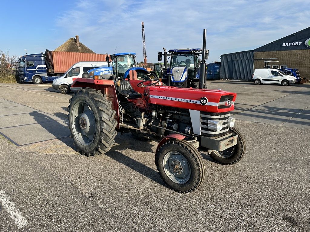 Massey-Ferguson 158
