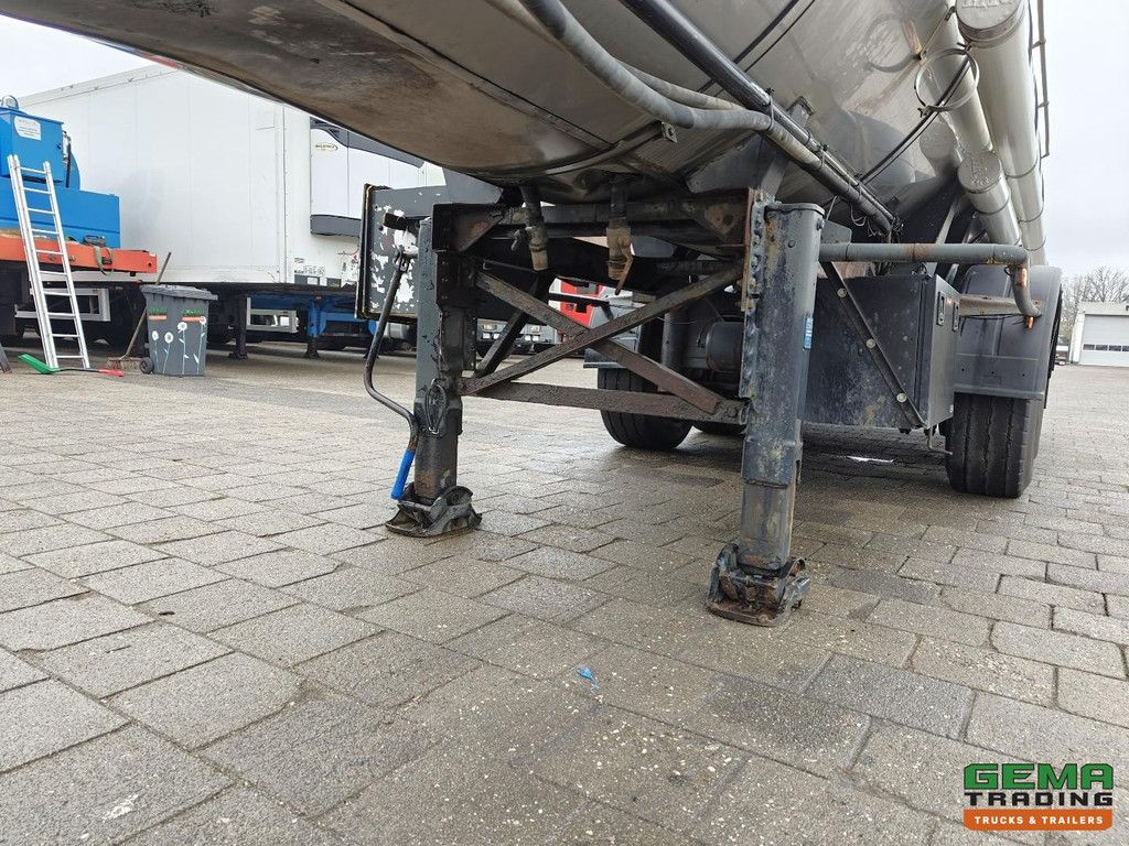 LAG O-3-40 CL 3-Axle SAF - Insulated Tank 24,000L - Drum Brakes - Hydraulic Pump