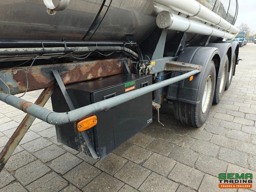 LAG O-3-40 CL 3-Axle SAF - Insulated Tank 24,000L - Drum Brakes - Hydraulic Pump
