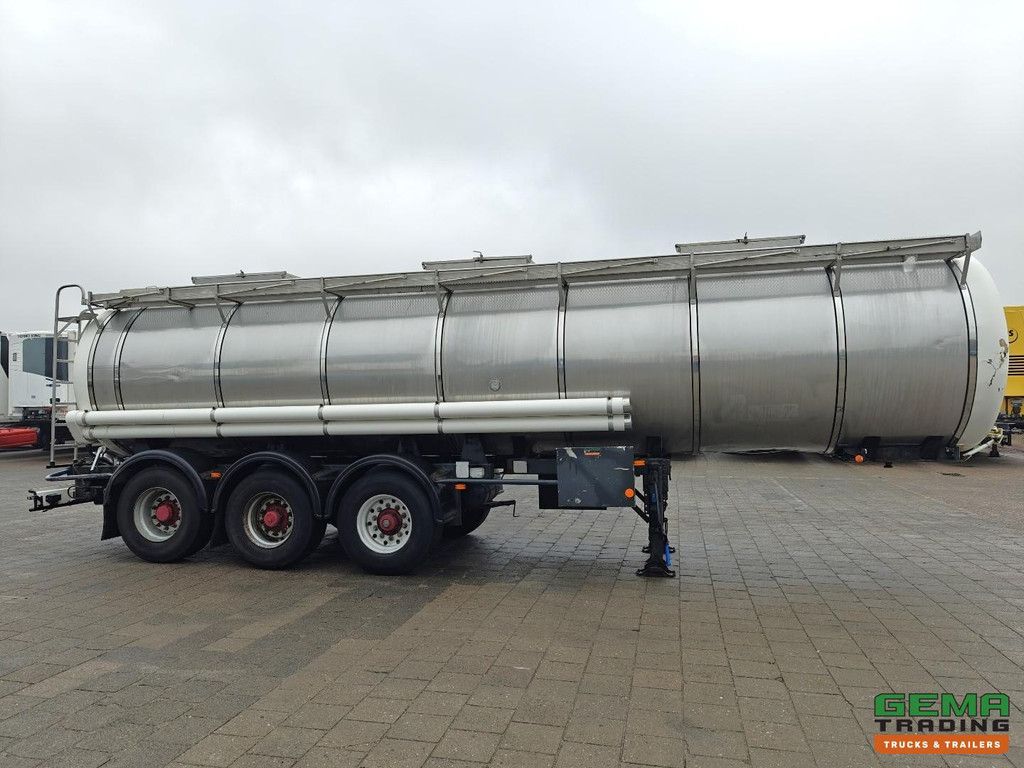 LAG O-3-40 CL 3-Axle SAF - Insulated Tank 24,000L - Drum Brakes - Hydraulic Pump