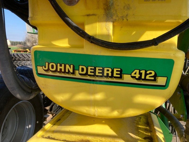 John Deere 412