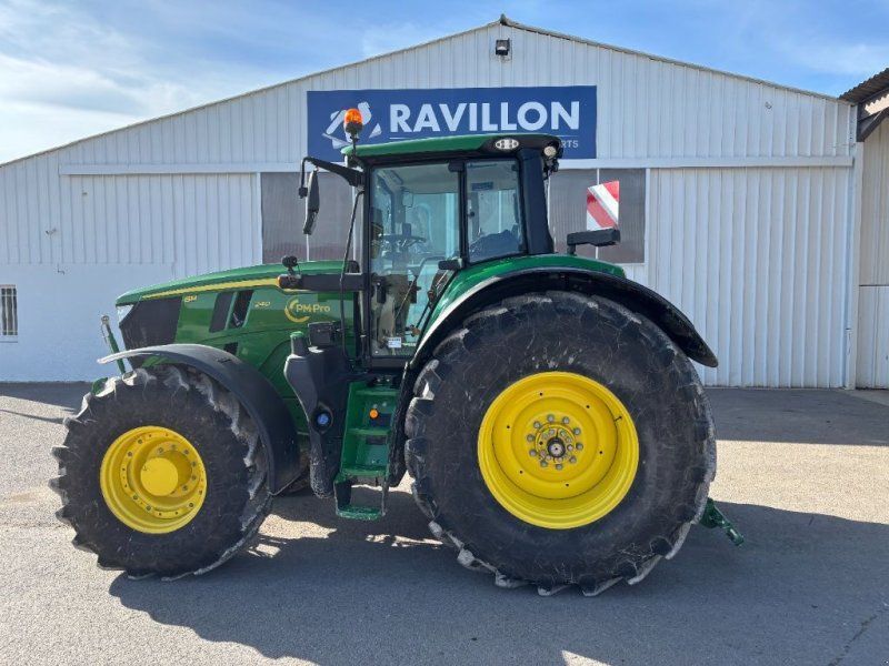 John Deere 6M240
