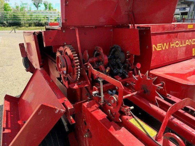 New Holland 570