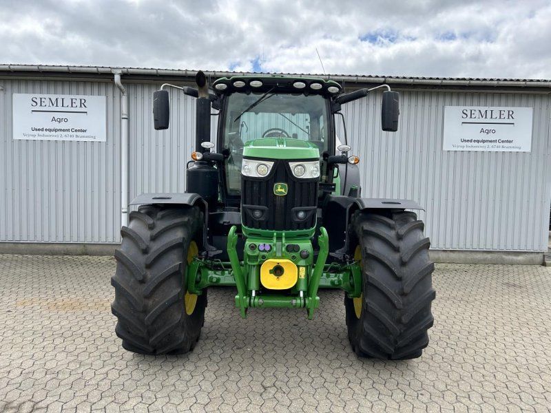 John Deere 6215R