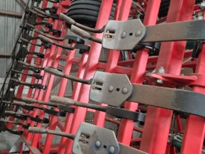 Kverneland Tiger 8 meter. Med rotorsmulrer. Årg. Met velholdt harve.