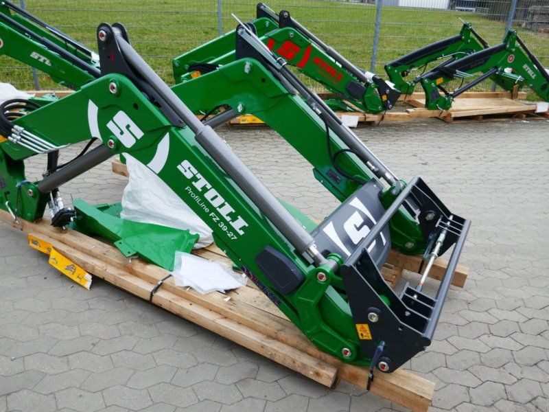 Stoll Komplettlader zu John Deere 6090 bis 6110 M/MC/RC. Abgela