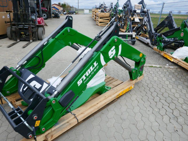 Stoll Komplettlader zu John Deere 6090 bis 6110 M/MC/RC. Abgela