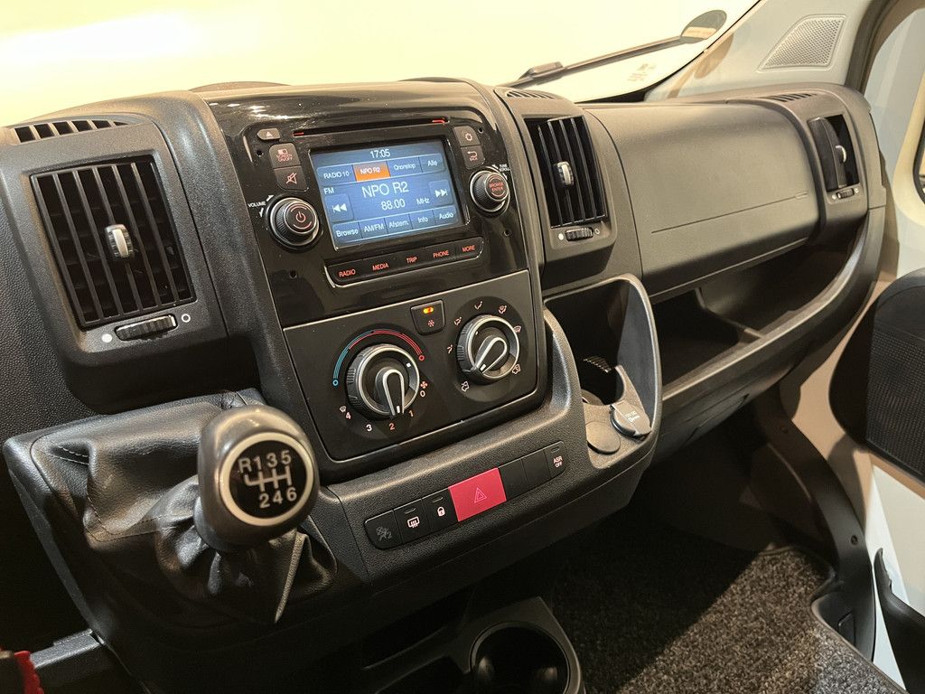 Peugeot Boxer 2.0 BlueHDI L3H2 130 PK / Airco / Cruise Control / Camera / Trekhaak / 3-Zits