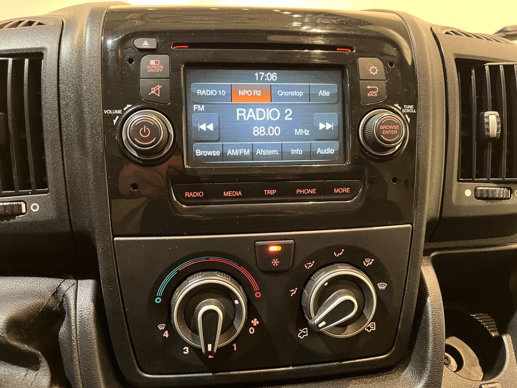 Peugeot Boxer 2.0 BlueHDI L3H2 130 PK / Airco / Cruise Control / Camera / Trekhaak / 3-Zits