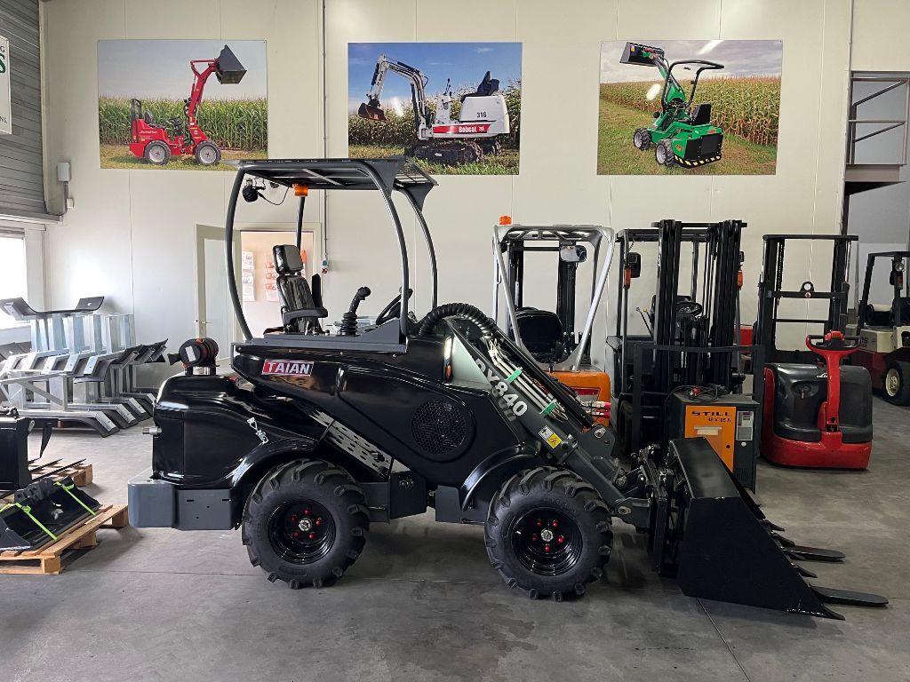 TAIAN DY620 en TAIAN DY840 minishovels met KUBOTA motor.