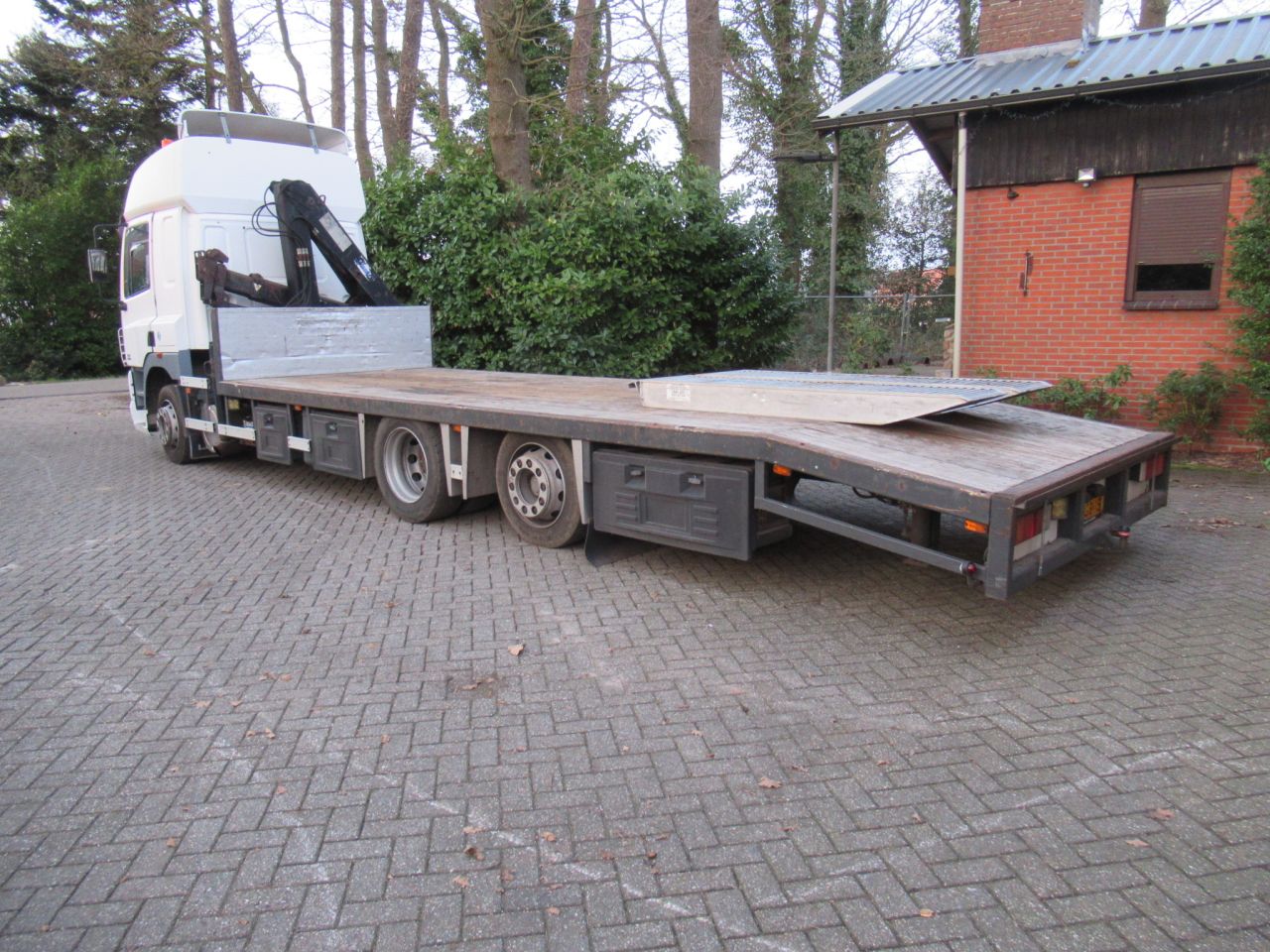 Daf cf85 6x2 oprijwagen met hiab kraan