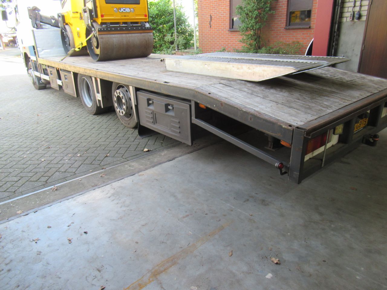 Daf cf85 6x2 oprijwagen met hiab kraan