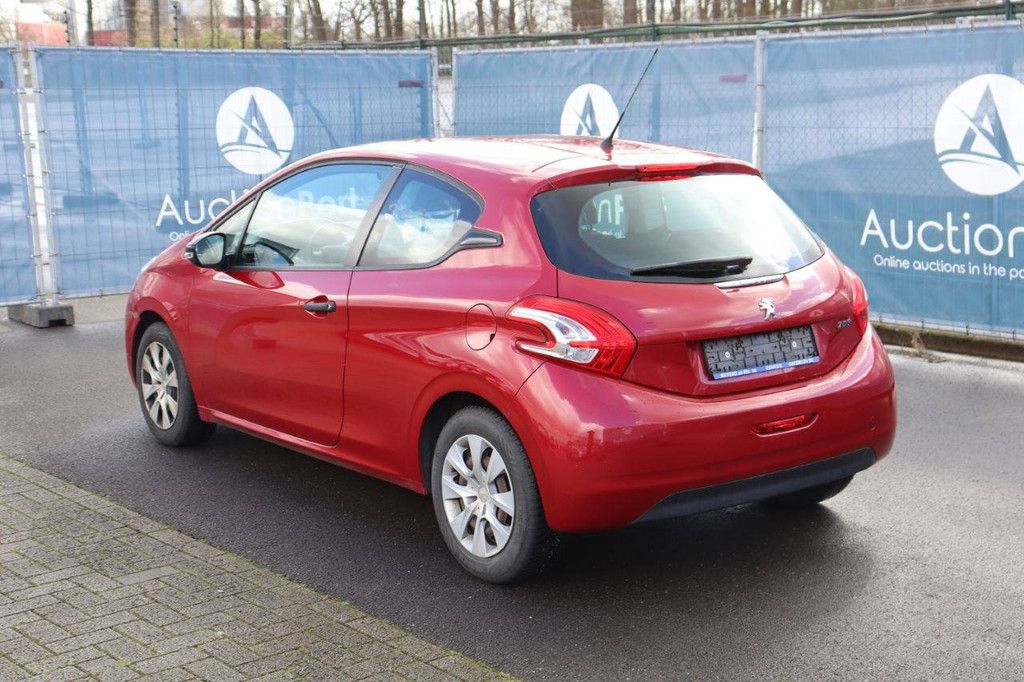 Pkw Peugeot 208 Benzin 82 PS 2015 (Margin)